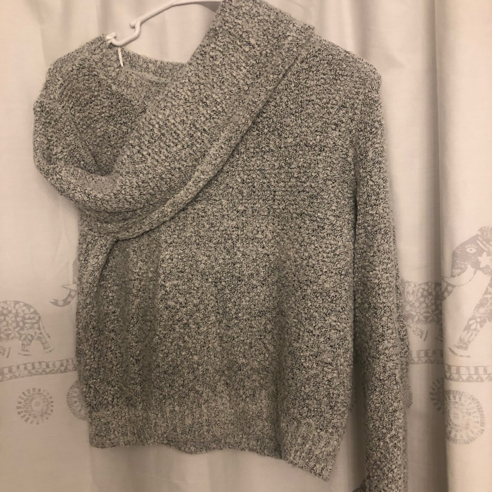 Sweater - Picture 3 of 3